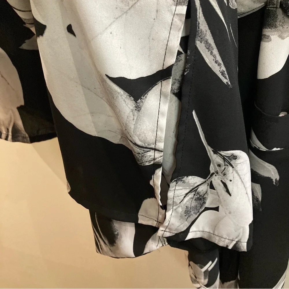 LE CHATEAU Sz L Black White Cascade Belted Unlined Slinky Flowy Overcoat Kimono - Picture 9 of 13